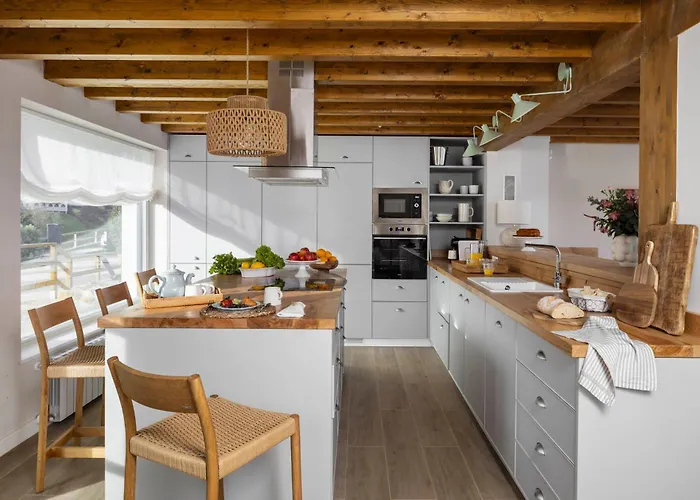 Vila Wishome-casa Sobre Acantilado Con Servicios De Hotel, Con Piscina Climatizada Pechón