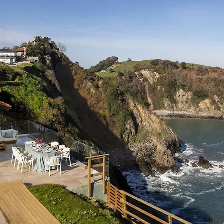 Villa Wishome-casa Sobre Acantilado Con Servicios De Hotel, Con Piscina Climatizada Pechon